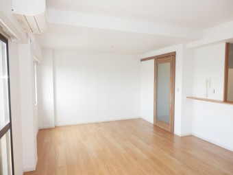 間仕切りを撤去して広々としたリビング・ダイニングに